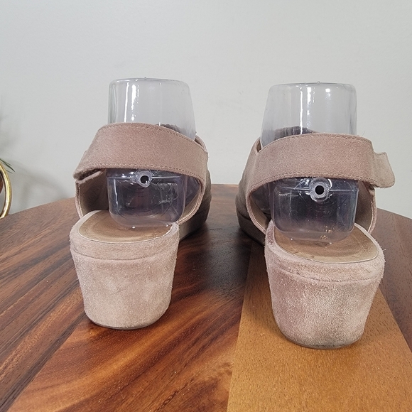 Chocolat Blu Yana Suede Wedge Sandals Size 9.5 Taupe Casual Comfy - Picture 5 of 16